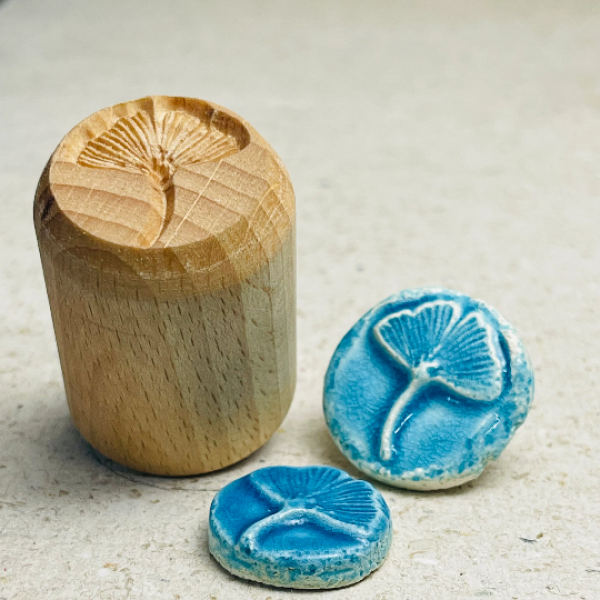 Ginkgoblatt -1neg Runde Stempel TONA arts